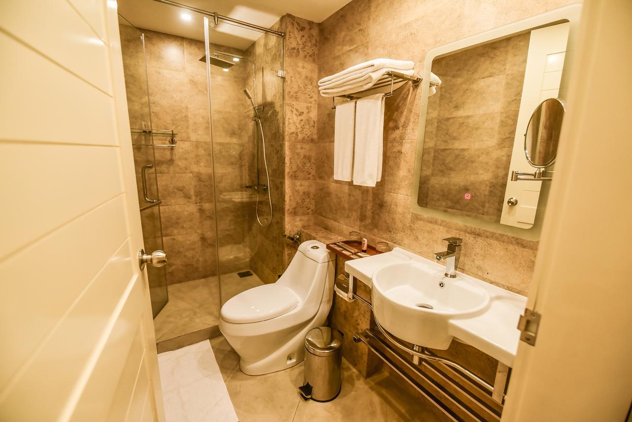 Grandeeza Luxury Hotel Katunayaka Ngoại thất bức ảnh