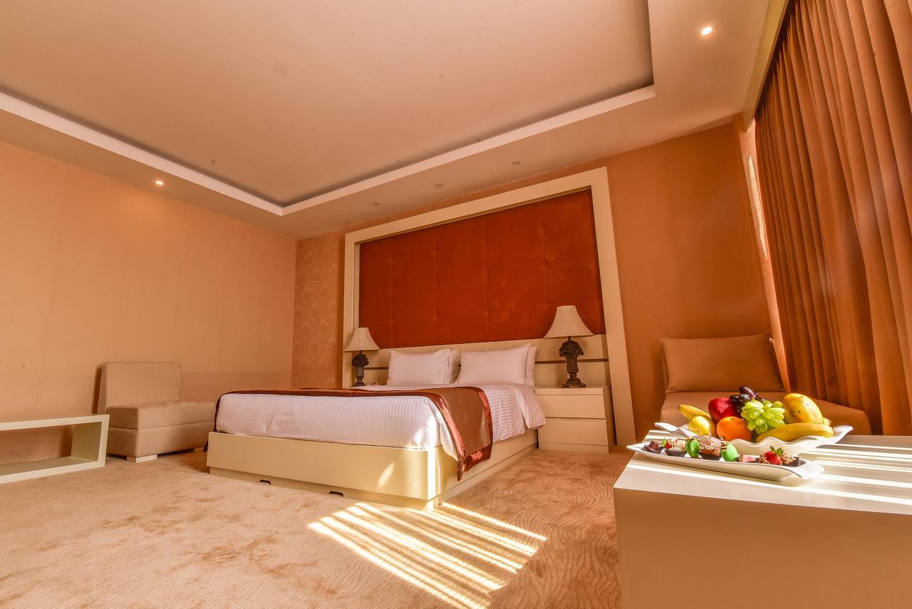 Grandeeza Luxury Hotel Katunayaka Ngoại thất bức ảnh